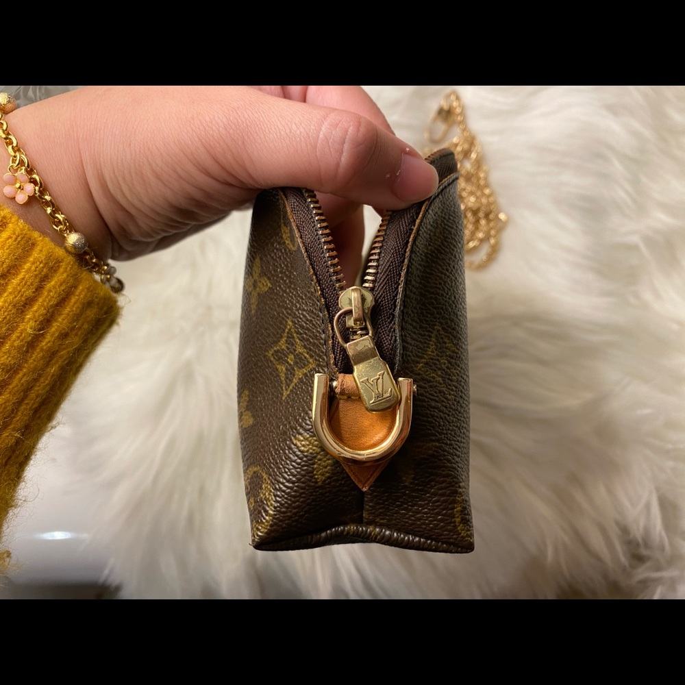 ❌SOLD❌ Louis Vuitton Cosmetic pouch - Picture 5 of 13